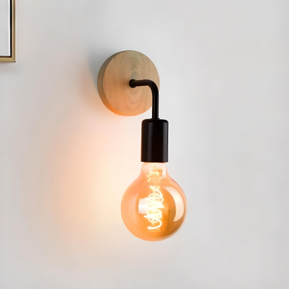 Eldra | Modern retro vägglampa i trä och järn med stilfull design