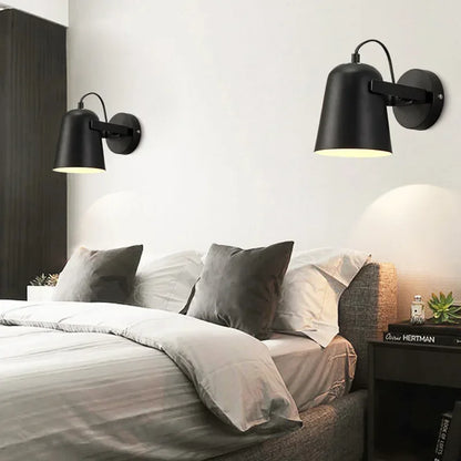 Vägglampa i metall med nordisk minimalistisk design och varm LED-belysning