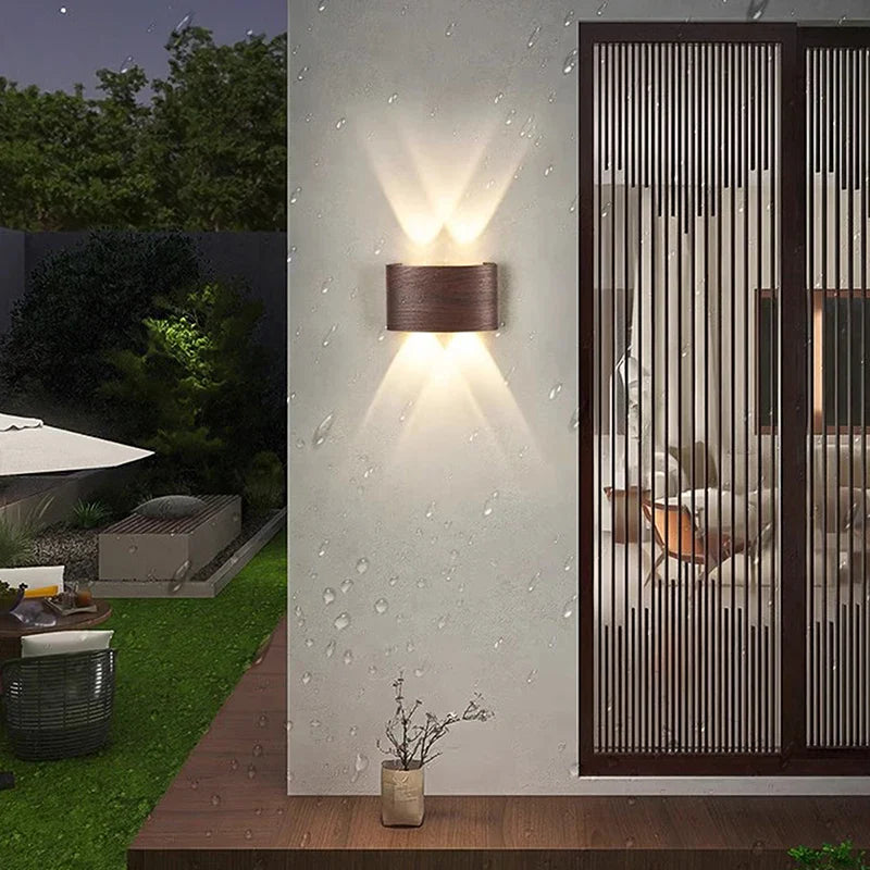 Modern vattentät vägglampa – för både inomhus- och utomhusbruk