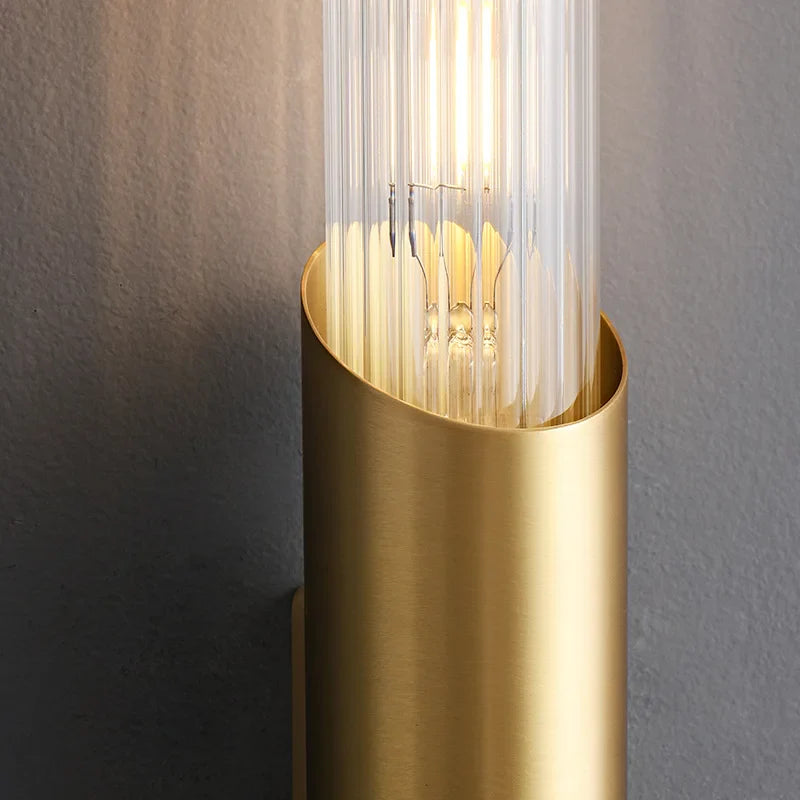 Minimalistisk vägglampa i mässing och glas för sovrum och hall