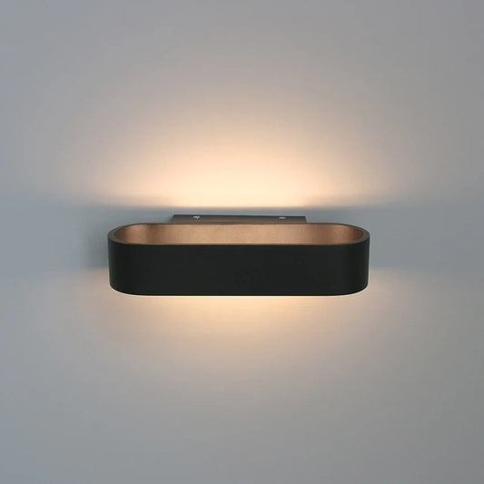 Modern vägglampa i aluminium med LED-belysning uppåt och nedåt