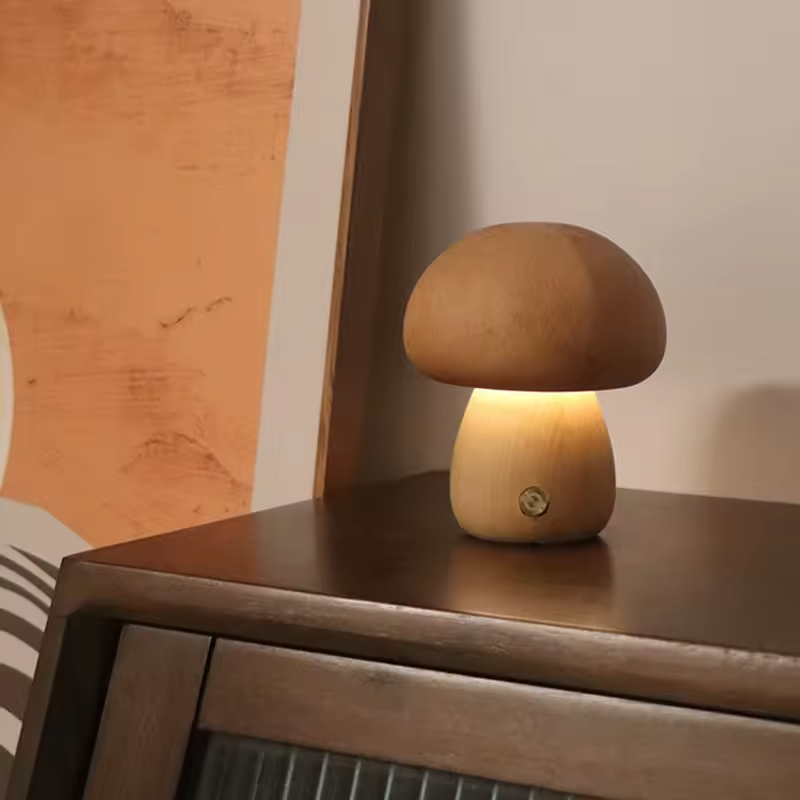 Myko | Trä nattlampa i svampdesign med frostat glas och dimbar touchfunktion