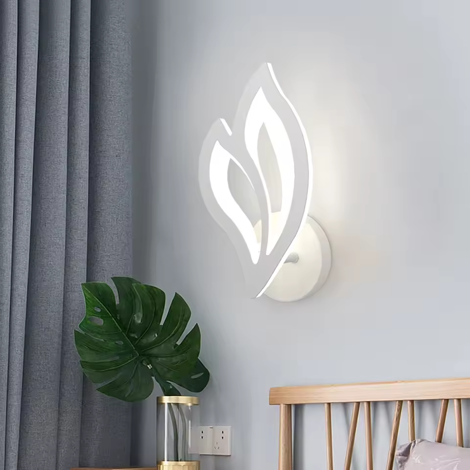 Varo | Modern vägglampa med LED-belysning uppåt och nedåt för stilren effekt