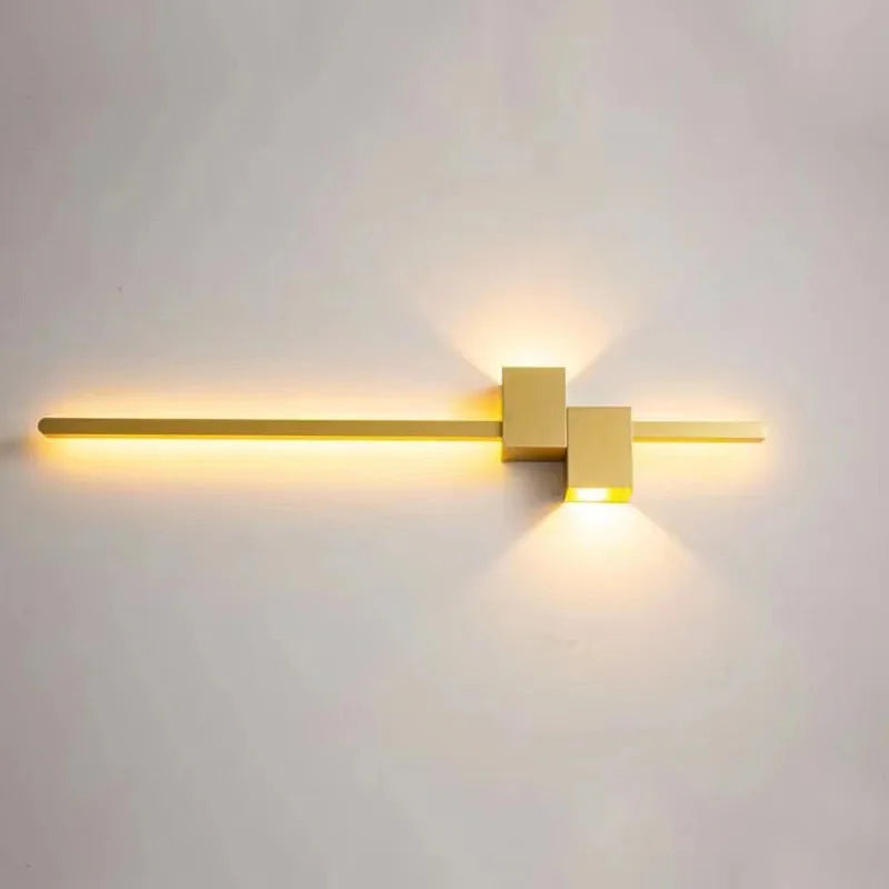 Lång nordisk LED-vägglampa i aluminium med dimbar upp- och nedbelysning