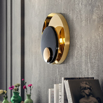 Modern rund vägglampa i marmor och metall med elegant LED-belysning