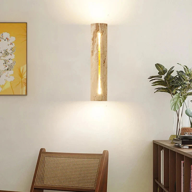 Art Deco vägglampa i sten och trä med naturlig atmosfär