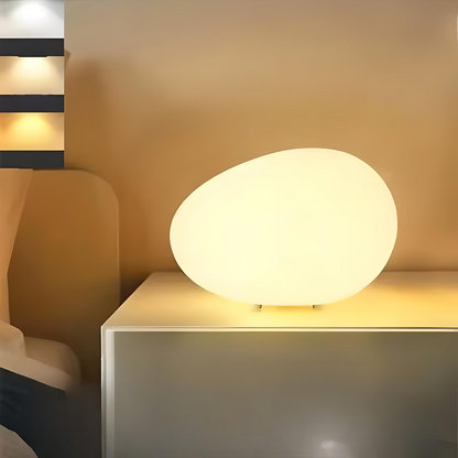 Elvio | Stenformad bordslampa med varmt sken och dekorativ design