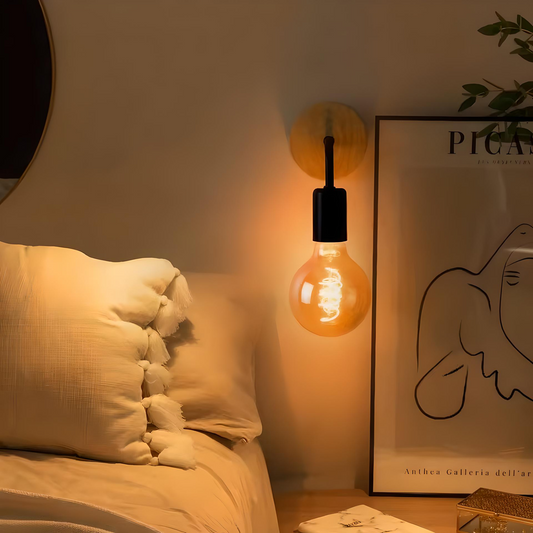 Eldra | Modern retro vägglampa i trä och järn med stilfull design
