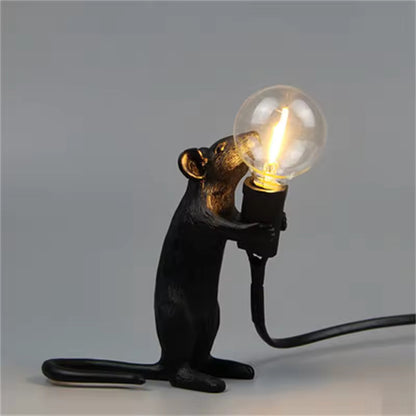Ratlamp – Dekorativ bordslampa i harts med musdesign och unik inredningsdetalj