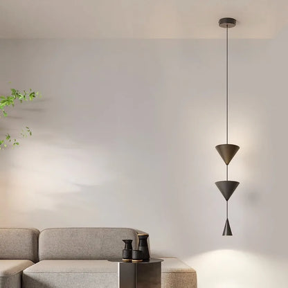 Modern konformad takpendel i metall med tre spotlights för hem och café