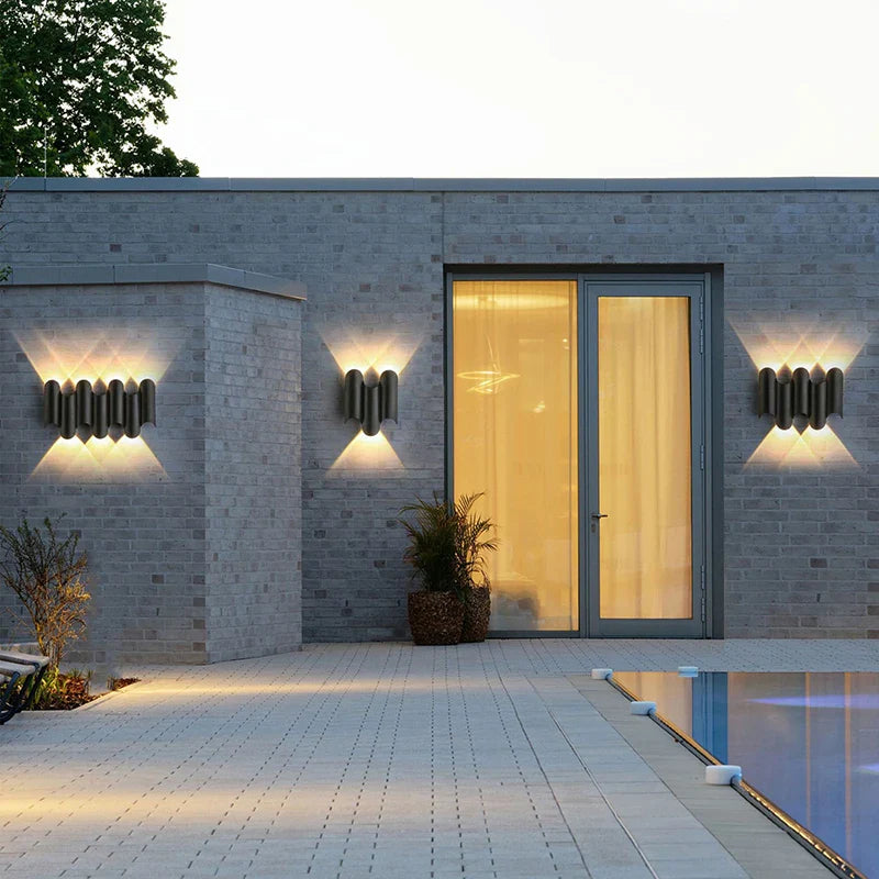 Modern vägglampa i aluminium för utomhus och inomhusbruk