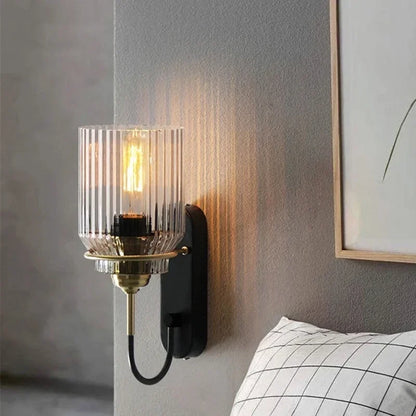 Industriell vägglampa i metall och glas – elegant LED-belysning för sovrum, hall och vardagsrum