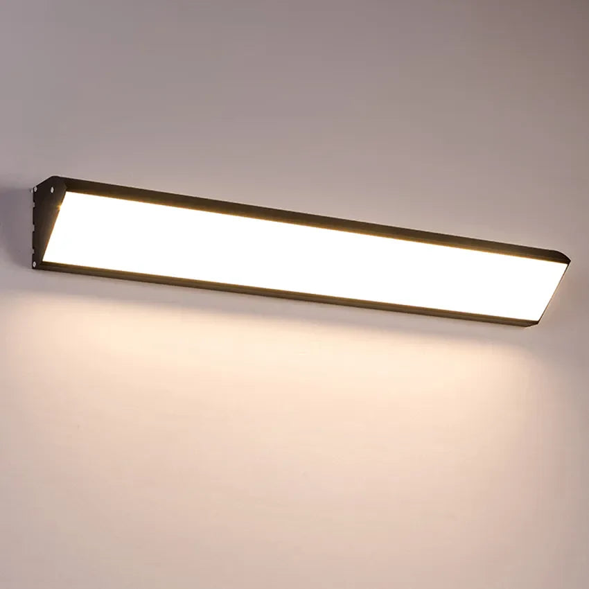 Modern avlång vägglampa med LED-belysning för utomhusbruk