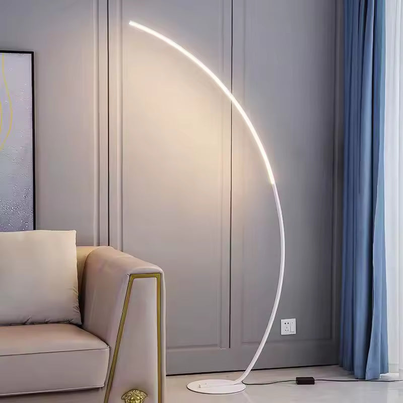 Arkel | Nordisk LED hörn-golvlampa med fjärrkontroll och dimbar funktion