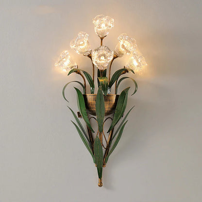 Vägglampa i metall och glas med blomformad fransk design