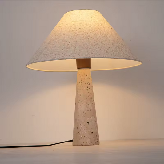 Tavra | Travertin bordslampa med linneskärm och varmt stämningsfullt ljus
