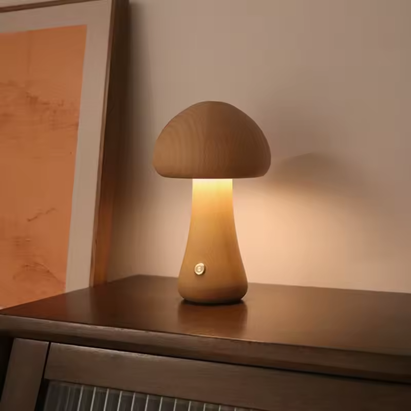 Myko | Trä nattlampa i svampdesign med frostat glas och dimbar touchfunktion