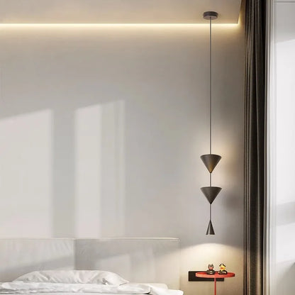 Modern konformad takpendel i metall med tre spotlights för hem och café