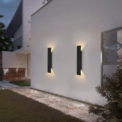 Vattentät utomhuslampa LED i svart aluminium med modern design