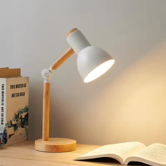 Nordura | Skandinavisk skrivbordslampa i trästil med stilren och modern design