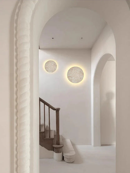 Rund vägglampa i natursten med varm LED-belysning för sovrum och vardagsrum