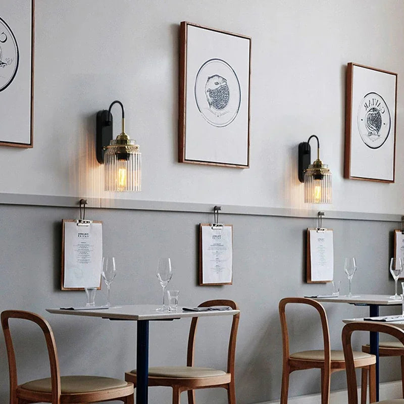 Industriell vägglampa i metall och glas – elegant LED-belysning för sovrum, hall och vardagsrum