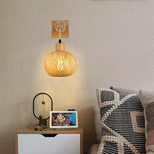 Nara – Handvävd vägglampa i bambu och rotting med naturlig design