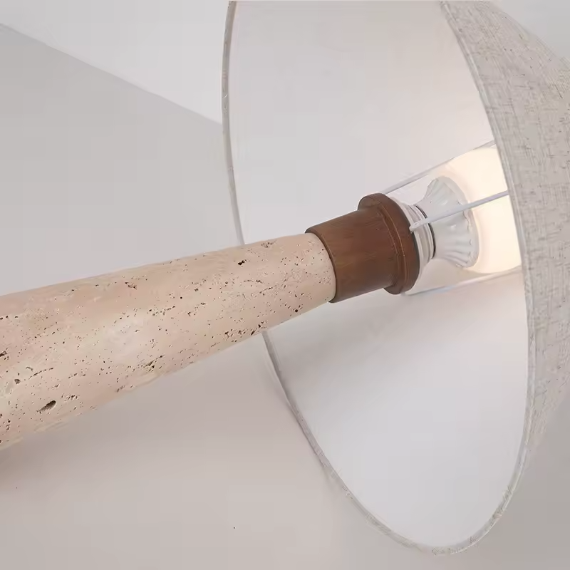 Tavra | Travertin bordslampa med linneskärm och varmt stämningsfullt ljus