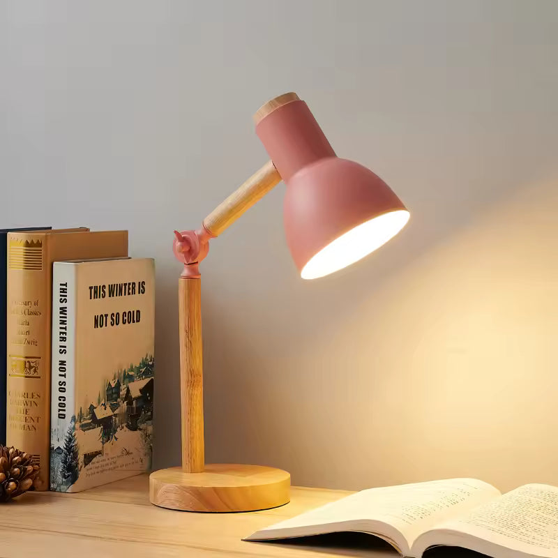 Nordura | Skandinavisk skrivbordslampa i trästil med stilren och modern design