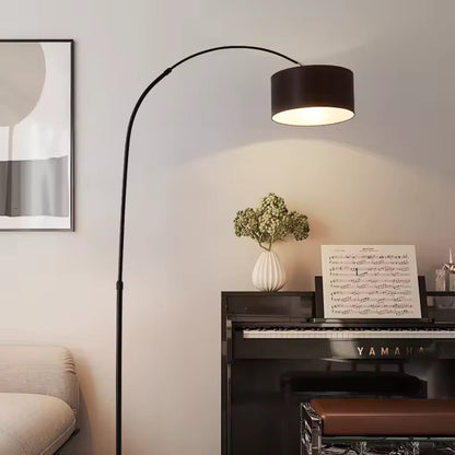 Halden | Nordisk båge golvlampa med tygskärm och energieffektiv LED-belysning
