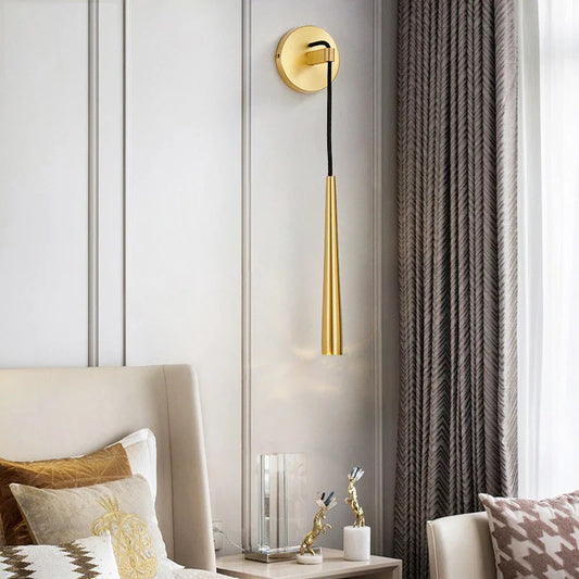 Nordisk vägglampa i koppar med justerbar höjd – elegant LED-belysning