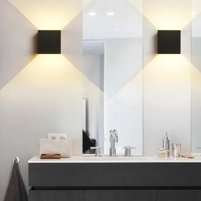 Modern kvadratisk LED-vägglampa i aluminium – stilren belysning för hem och inredning