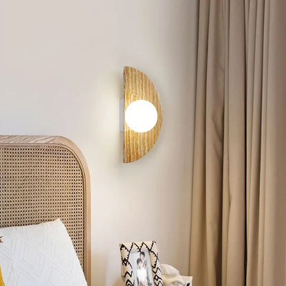 Vägglampa i natursten och frostat glas med halvcirkel-design för sovrum och vardagsrum