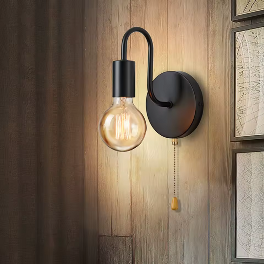 Alba | Modern vägglampa i svart järn med stilren och elegant design