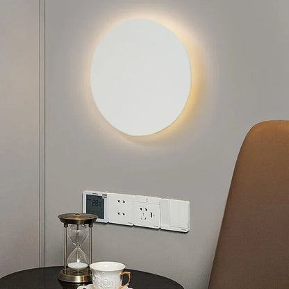 Minimalistisk LED-vägglampa i metall med cirkulär design