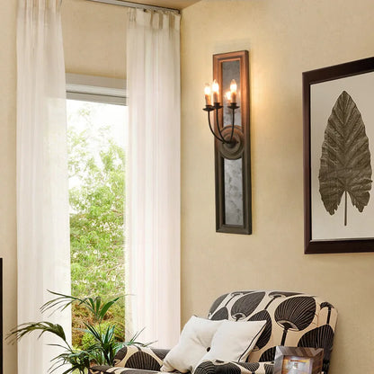 Retro vägglampa i trä och metall med spegelram och ljushållardesign