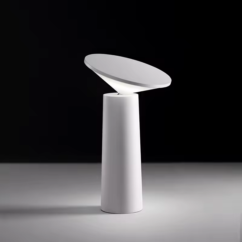 Livona | Kristallinspirerad bordslampa med smidig touchkontroll och modern design