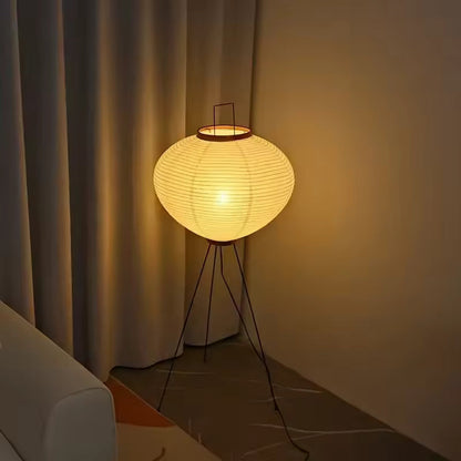 Akiru | Wabi-sabi golvlampa i rispapper med LED-belysning och handgjord finish