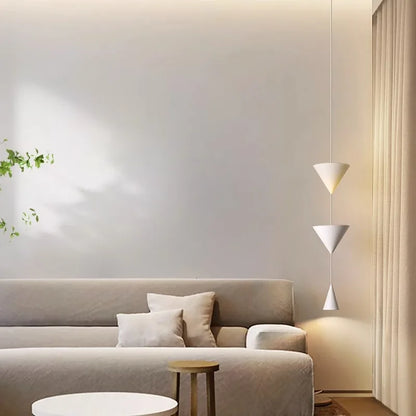 Modern konformad takpendel i metall med tre spotlights för hem och café