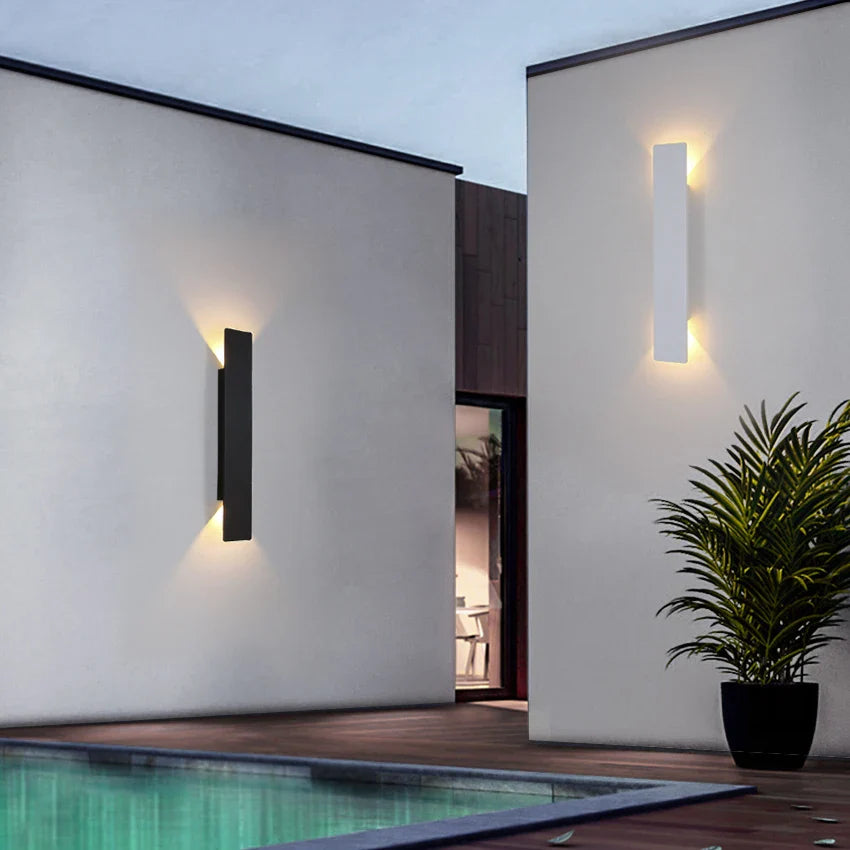 Vattentät utomhuslampa LED i svart aluminium med modern design