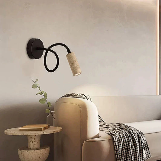 Vägglampa i naturlig marmor med flexibel arm och minimalistisk Wabi Sabi-design