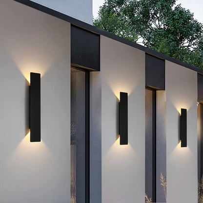 Vattentät utomhuslampa LED i svart aluminium med modern design
