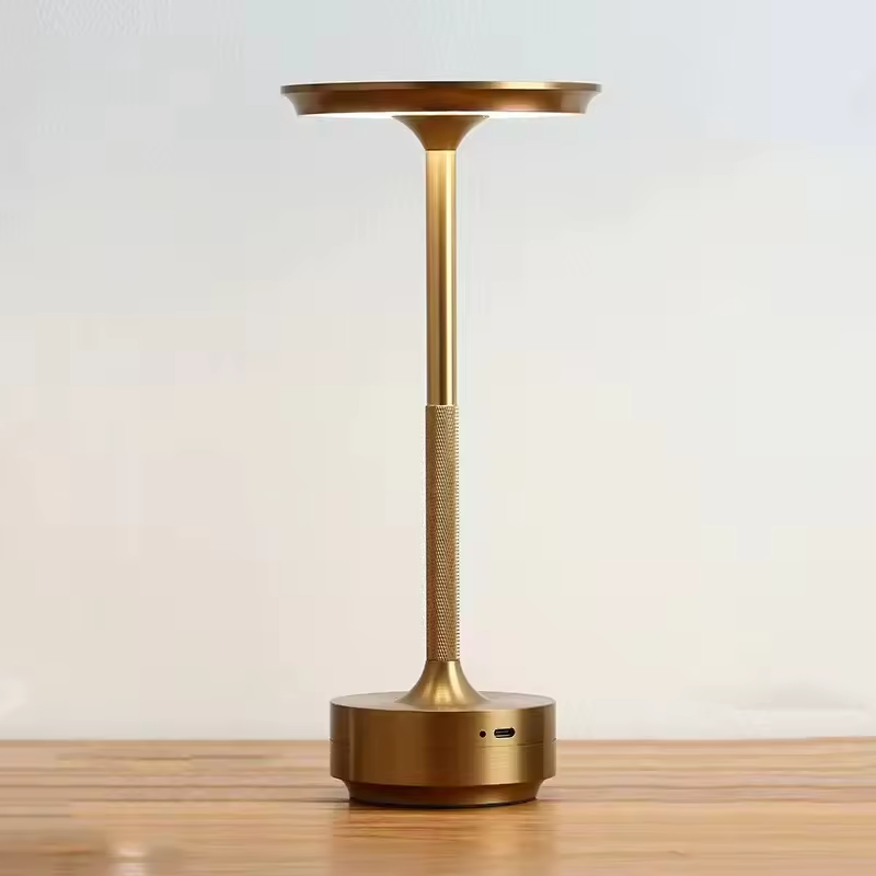 Lumo | Modern trådlös bordslampa i aluminium med elegant design