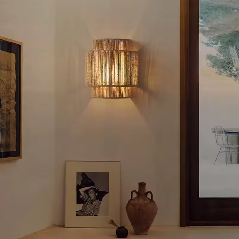 Ravela | Vägglampa med rustik design i hamparep och stilfull karaktär