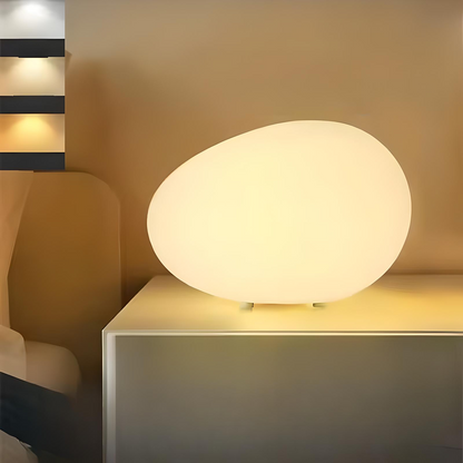 Elvio | Stenformad bordslampa med varmt sken och dekorativ design