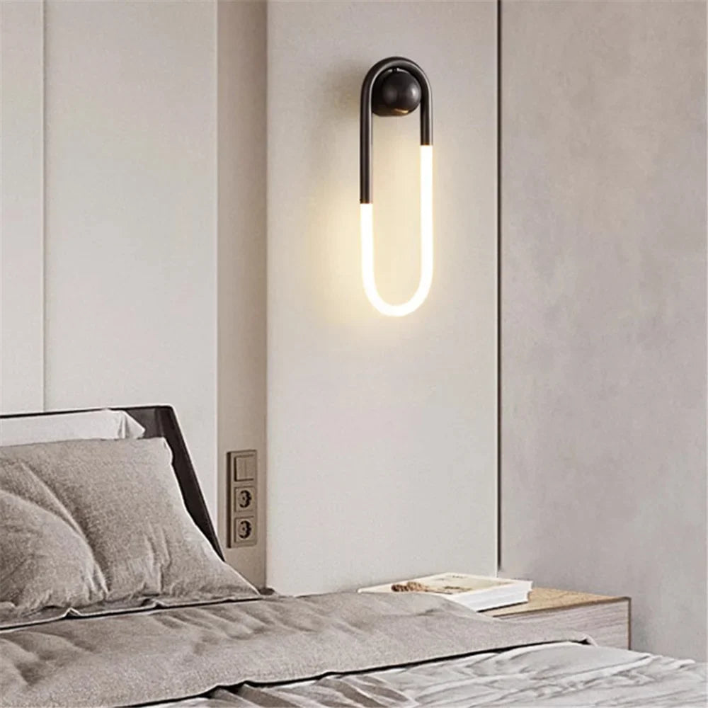 Modern oval LED vägglampa i metall och akryl för sovrum och vardagsrum