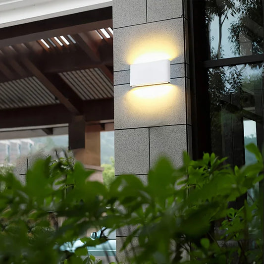 Modern vattentät vägglampa i aluminium med dubbel LED-belysning