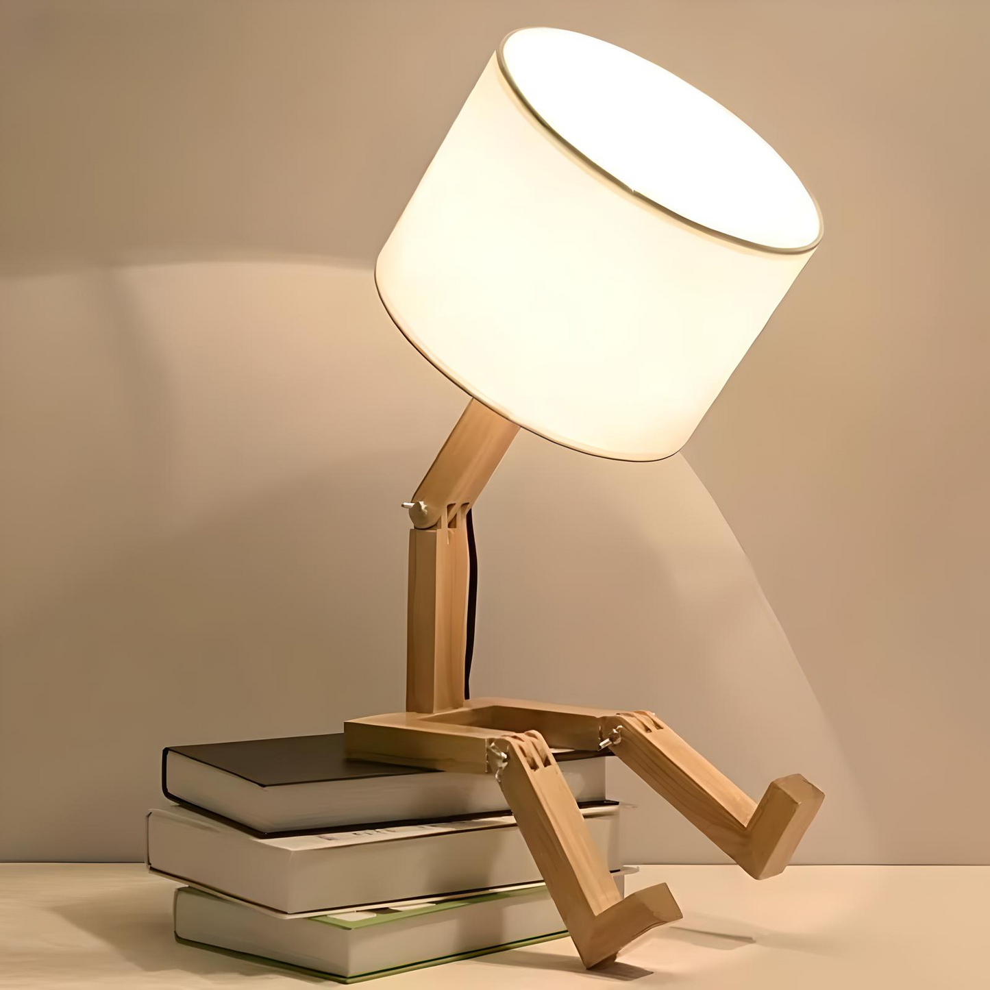 Mello | Bordslampa i trä med tygskärm och stilren design för heminredning
