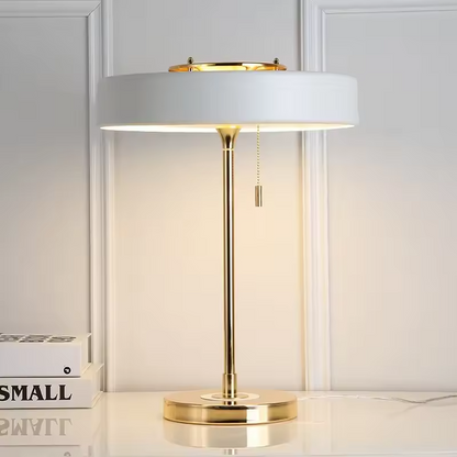 Noiré | Metall bordslampa med nedåtriktat LED-ljus och modern lyxig känsla