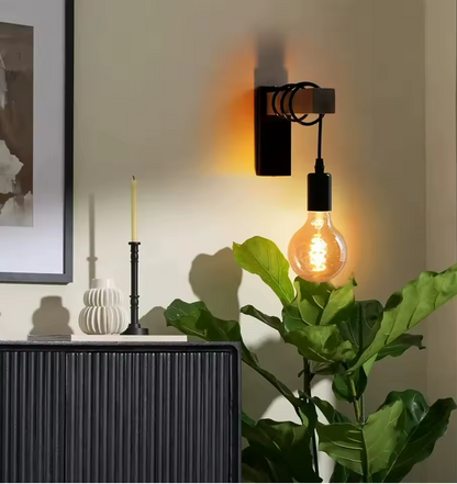 Lunor | Vägglampa i trä och järn med retro design och dekorativ stil